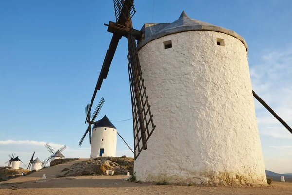 İspanya'da geleneksel antika yel değirmenleri. Consuegra, Toledo 