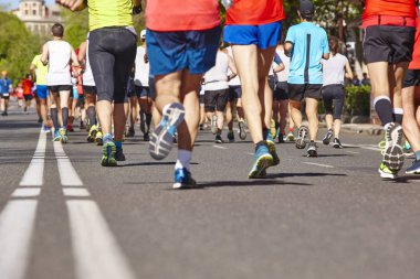 Maraton koşucuları sokakta. Sağlıklı yaşam tarzı. Sporcu