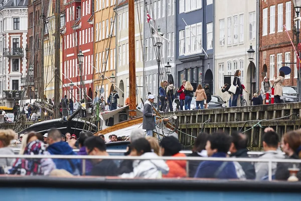 Het centrum van copenhaguen. Nyhavn Canal Cityscape kleurrijke buildin — Stockfoto
