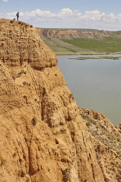 Röd Lera Erosion Gully Och Floden Eroderat Landskap Toledo Spanien — Stockfoto