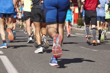 Maraton koşucuları sokakta. Sağlıklı yaşam tarzı. Sporcu