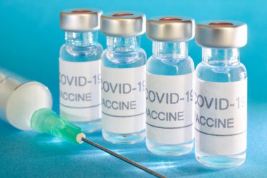 Covid-19 aşı tüpleri. Coronavirus salgını enfeksiyonu. Küresel önleme aşısı