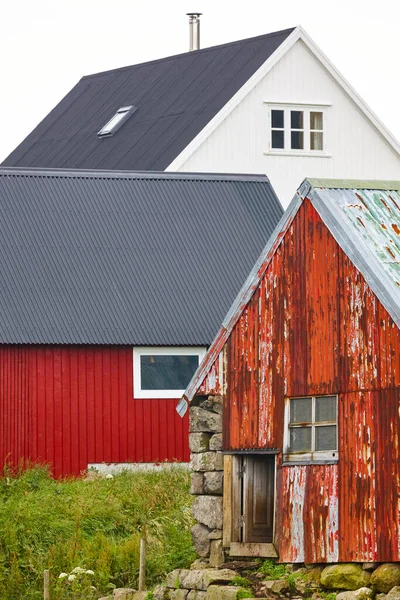 Faroe Adaları Köyündeki Modern Geleneksel Renkli Evler — Stok fotoğraf