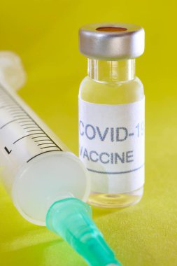 Covid-19 aşı şişesi. Coronavirus salgını enfeksiyonu. Küresel önleme aşısı
