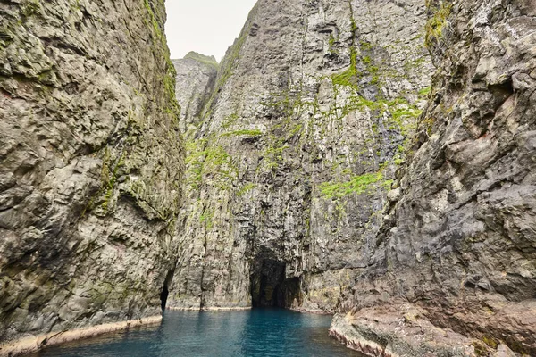 Vestmanna Bölgesinde Faroe Adaları Uçurumlar Mağaralar Streimoy Adası — Stok fotoğraf