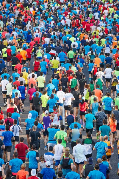 Runners Street Athletes Motion Urban Competition Vertical — Stock Photo, Image