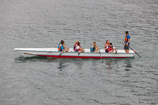 Los Niños Aprenden Remar Mar Ejercicio Esfuerzo Exterior — Foto de Stock