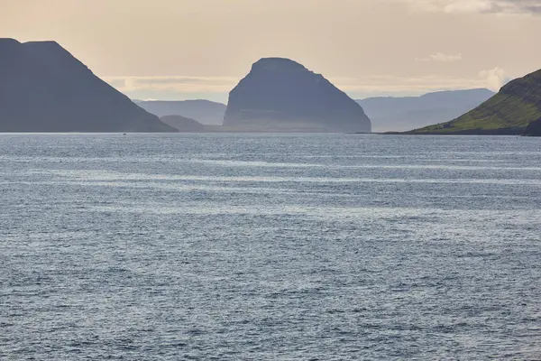 Dramatyczna Wyspa Archipelagu Wysp Owczych Ocean Północnoatlantycki — Zdjęcie stockowe