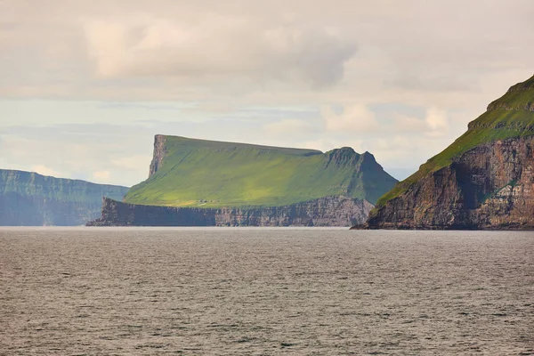 Wyspa Dramatyczna Stora Dimun Archipelagu Wysp Owczych Ocean Północnoatlantycki — Zdjęcie stockowe