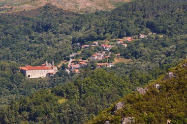 Ribeira Sacra. Santo Estevo manastırı ve köyü. Saygılar, Galiçya. İspanya