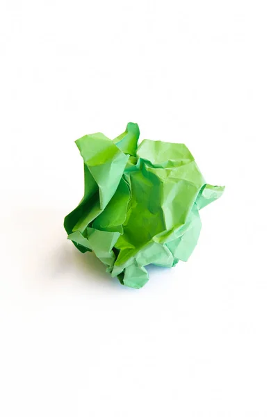 Kırışmış Yeşil Kağıt Beyaza Izole Edilmiş Dikey — Stok fotoğraf