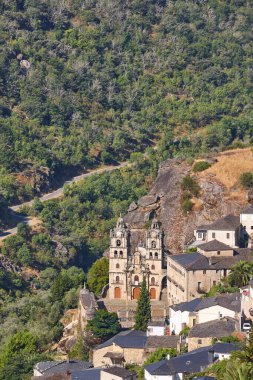 Ribeira Sacra. Antik kilisesi olan Ermidas köyü gibi. Galiçya, İspanya