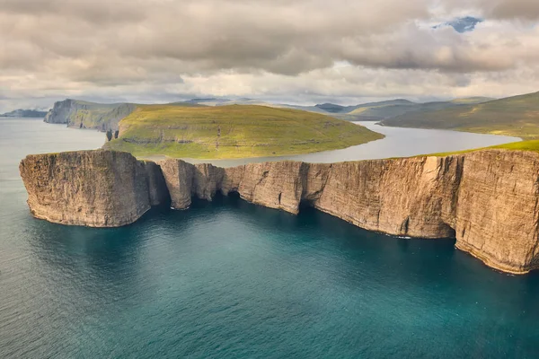 Faeröer Eilanden Dramatische Kustlijn Vagar Vanuit Helikopter Leitisvatn Meer — Stockfoto