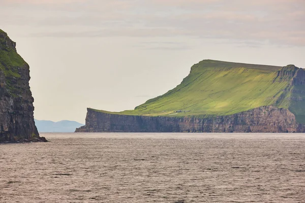 Pittoreska Gröna Klippor Och Atlanten Färöarna Stora Dimun — Stockfoto
