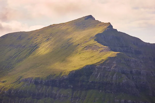 Picturesque Green Mountain Peak Landscape Faroe Islands Sudoroy Cliffs — Stock Photo, Image