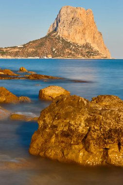 Penon de Ifach. Alicante 'deki İspanyol Akdeniz kıyıları. Calpe, Valencia