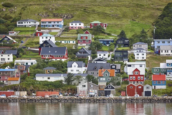 Suduroy Adasındaki Geleneksel Faroe Köyü Fiyort Manzarası Tvoroyri Kasabası — Stok fotoğraf