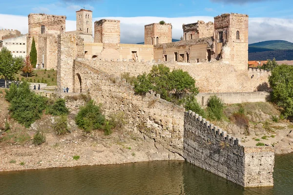 西班牙有石墙的中世纪村庄 Buitrago Del Lozoya — 图库照片