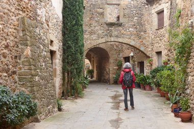 Monells 'in ortaçağ köyü. Girona, Costa Brava. Katalunya. İspanya