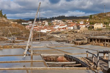 Bask Bölgesi 'nde antika tuz düzlükleri. Salinas de Anana. İspanya