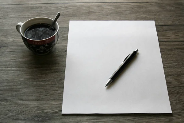 Table Bureau Bois Avec Papier Blanc Stylo Une Tasse Café — Photo