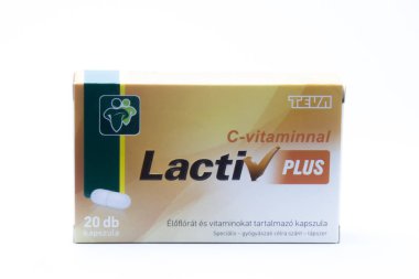 Budapest, Macaristan - 10 Temmuz 2018: C vitamini ilaç antibiyotik tedavisi ile kullanılır, Lactiv Plus