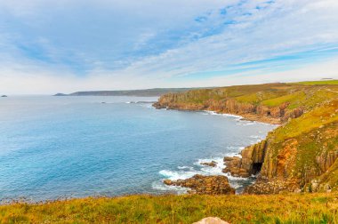İngiltere'de, Lands End Cornwall kayalıklarla.