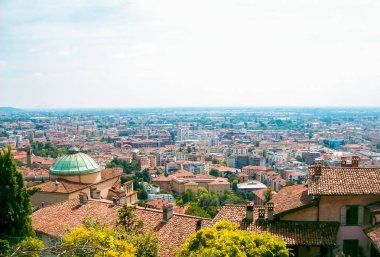 İtalya'da Bergamo 'Citt Alta' Panoramik fotoğraf, arka planda kaybolur şehrin muhteşem görüntü.