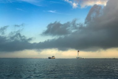 Gemi ve deniz feneri: Odesa