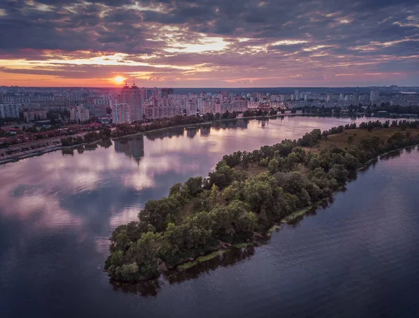 Schöne Luftaufnahme Von Obolonska Kai Kyiv Ukraine Bunte Reflexion Auf — Stockfoto