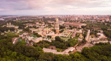 Ukrayna, Kyiv 'deki Kyiv Pechersk Lavra' nın hava manzarası