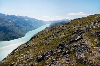 sahne Besseggen tepenin Gjende Gölü Jotunheimen Milli Parkı, Norveç