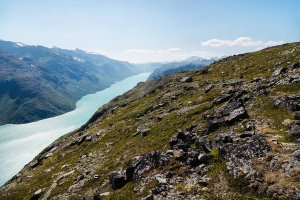 Paisaje Besseggen Cresta Sobre Lago Gjende Parque Nacional Jotunheimen Noruega — Foto de stock gratis