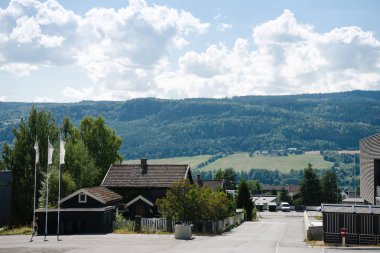 dağların arkasında Lillehammer, Oppland, Norveç ile yaşam evleri
