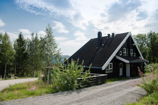 Trysil Норвегія Липня 2018 Чорний Житлового Будинку Найбільший Гірськолижний Курорт — стокове фото