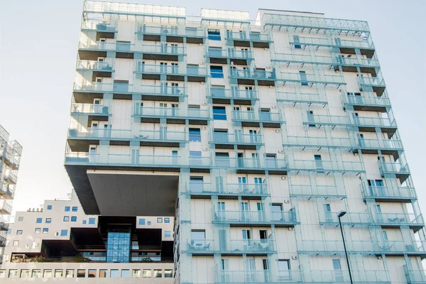 Низкий угол обзора современных зданий в районе Barcode, Осло, Норвегия — стоковое фото