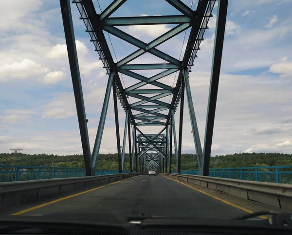 Puente Sobre Pequeño Río — Foto de Stock