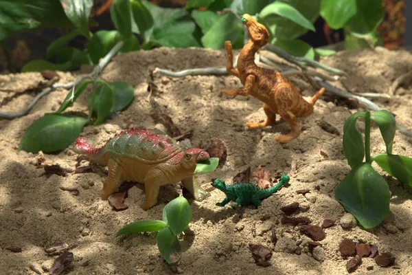 Игрушечные Динозавры Тропиках — стоковое фото