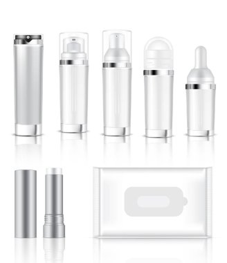 Serum, sabun, krem, petrol ve mendil cilt bakım ürün ambalaj ile metalik Cap arka plan illüstrasyon için gerçekçi şeffaf şişe kozmetik, pompa, sprey, Damlalık, kalem ve poşet 3D sahte