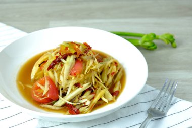 Yengeçli Papaya Salatası. Tay yemekleri menüsü Somtum.