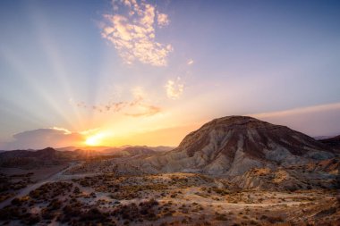 Günbatımı çölde od Tabernas, Almera (İspanya)