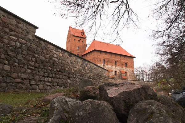 Foto Paisaje Otoñal Sobre Fondo Las Murallas Del Castillo Trakai — Foto de Stock