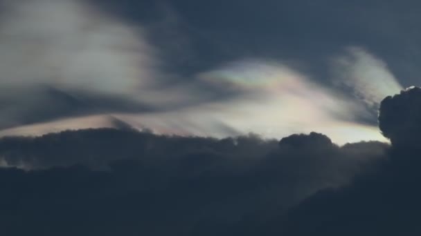 Nube Pileo Iridiscente Las Nubes Del Arco Iris Mueven Maravillosamente — Vídeos de Stock