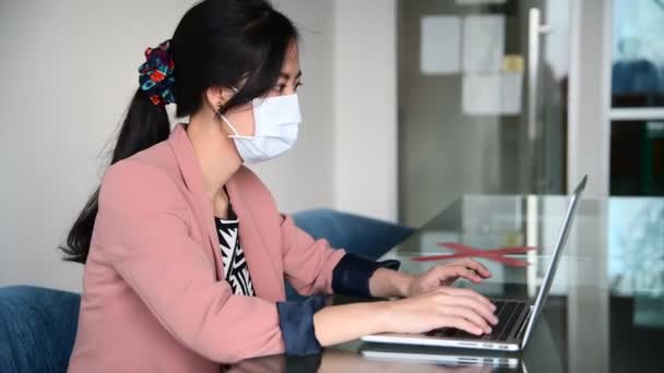 Azji Kobieta Pracuje Masce — Wideo stockowe