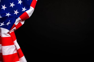 Anma Günü için siyah zemin üzerinde Amerikan bayrağı, 4 Temmuz, İşçi Bayramı