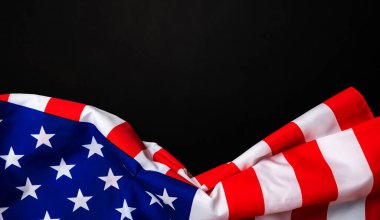 Anma Günü için siyah zemin üzerinde Amerikan bayrağı, 4 Temmuz, İşçi Bayramı