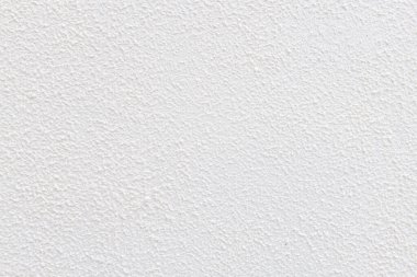 Sakin beyaz sıva dokusu evin dış duvarı için temiz bir yüzey malzemesi sunar. parlak alçı basit ve sakin bir arkaplan sağlar