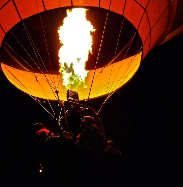 Şafakta Sıcak Hava Balonu — Stok fotoğraf
