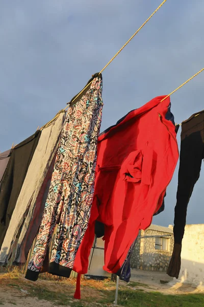 Birçok evde çamaşır gün tutar Pazartesidir. Küçük balıkçı köyü, Arniston üzerinde Güney Güney Afrika sahillerinde gün yıkama die da.