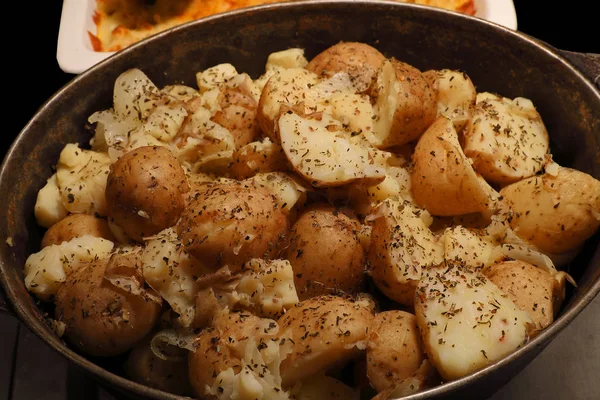 The chef added a lovely iron pot full lf cooked potatoes to his buffet in Mossel Bay (South Africa). They will be delicious with tasty mutton.
